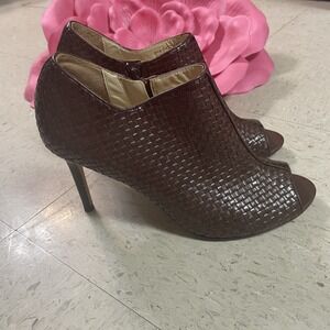 COLE HAAN Annabel Ankle Booties Sz 8 1/2B Open Toe Weave Brown Leather‎ Shoes